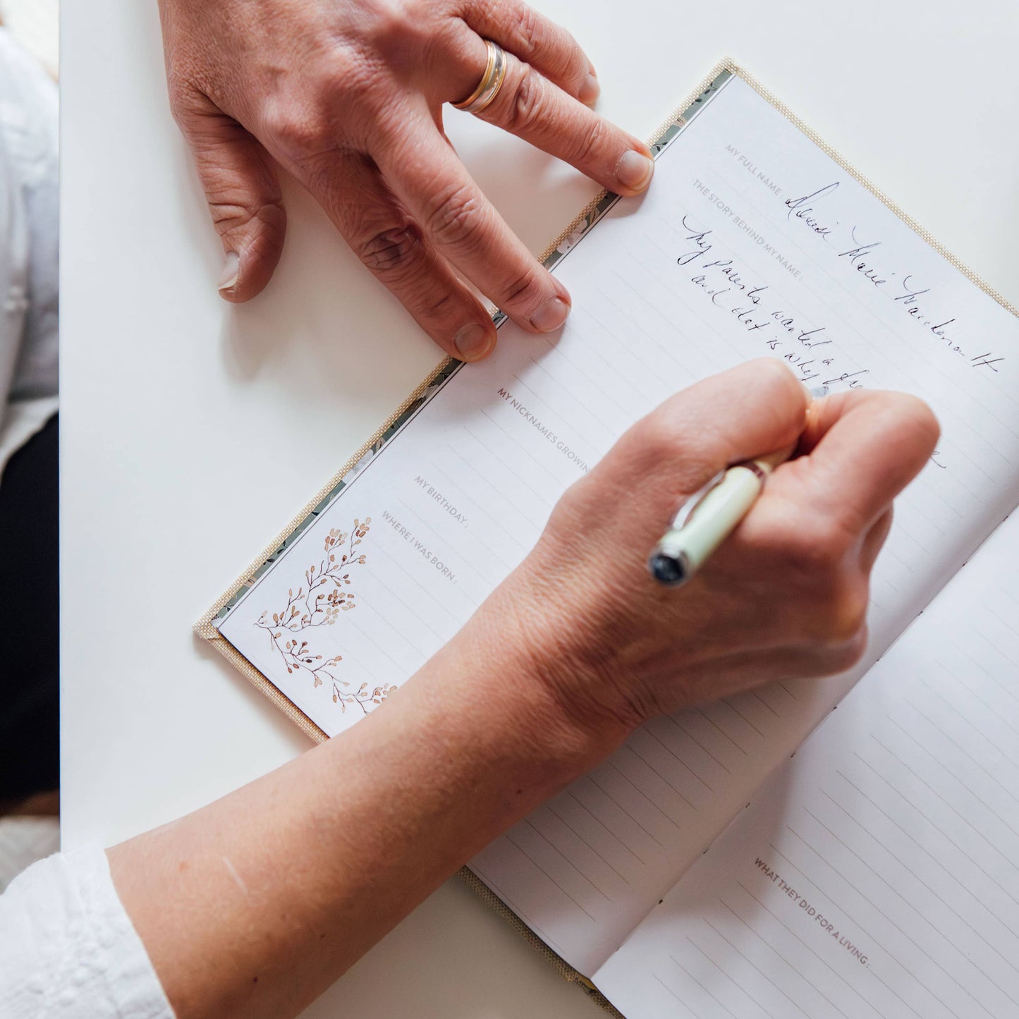 Grandma's Story: A Memory and Keepsake Journal for My Family